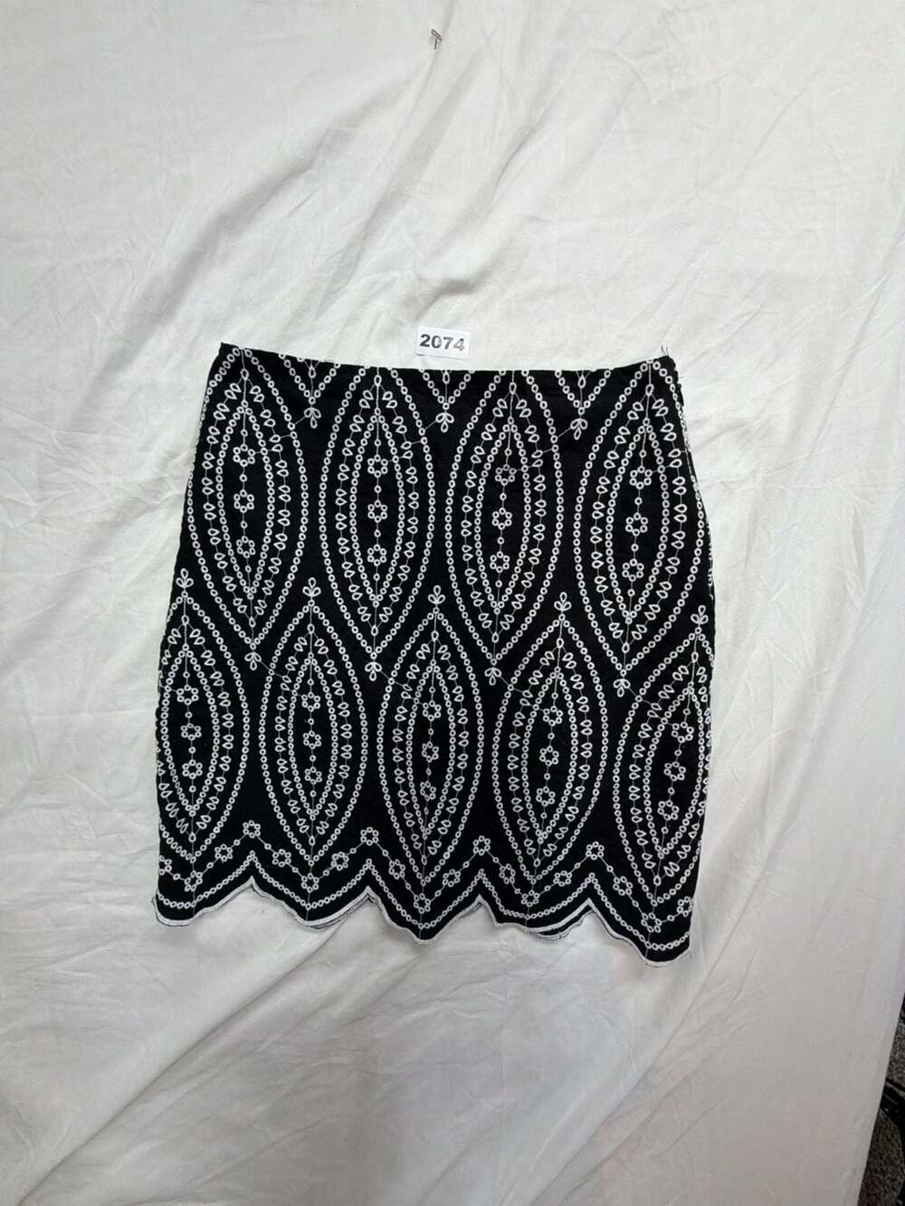 LOFT Embroidered Scalloped Skirt Size 00P Black White Cotton Mini
